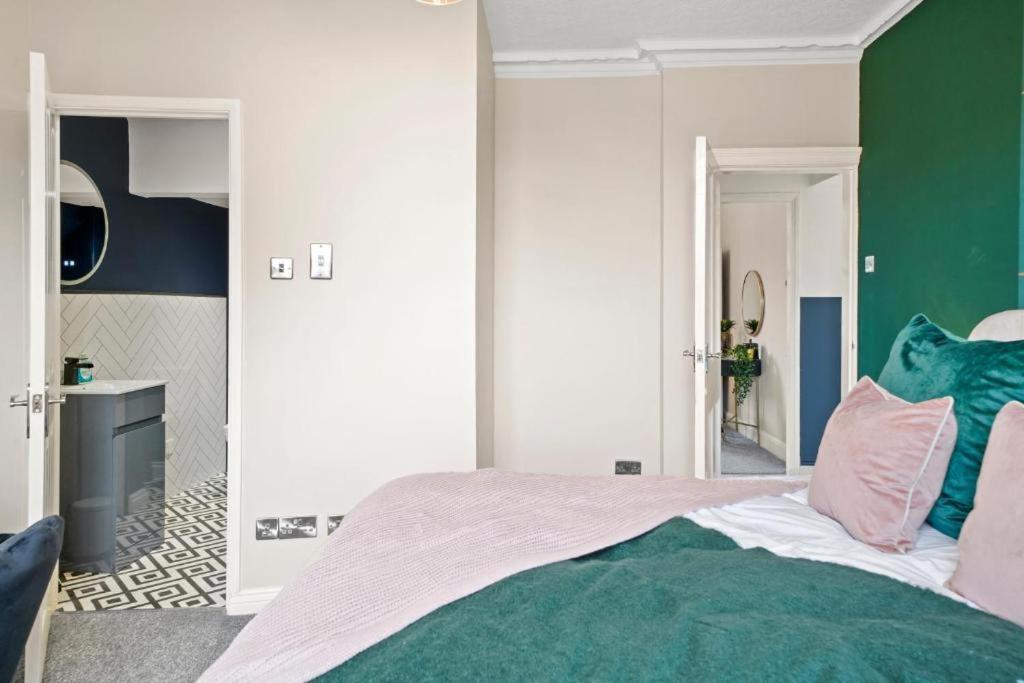 Deluxe 5 Bed In Central Whitby - Parking - Hot Tub ภายนอก รูปภาพ