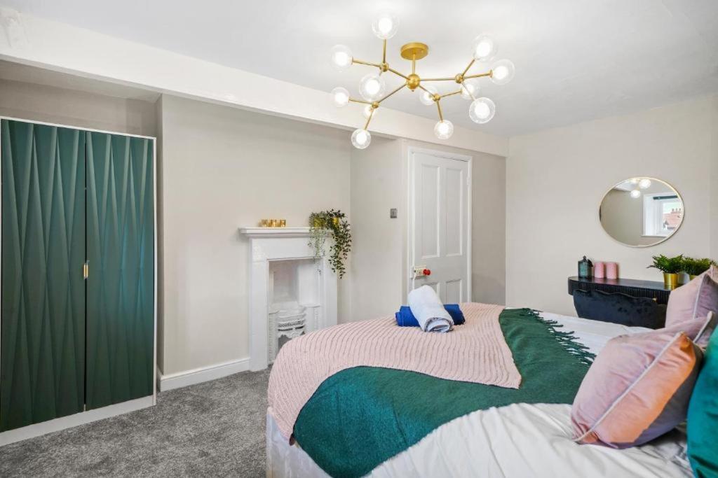 Deluxe 5 Bed In Central Whitby - Parking - Hot Tub ภายนอก รูปภาพ