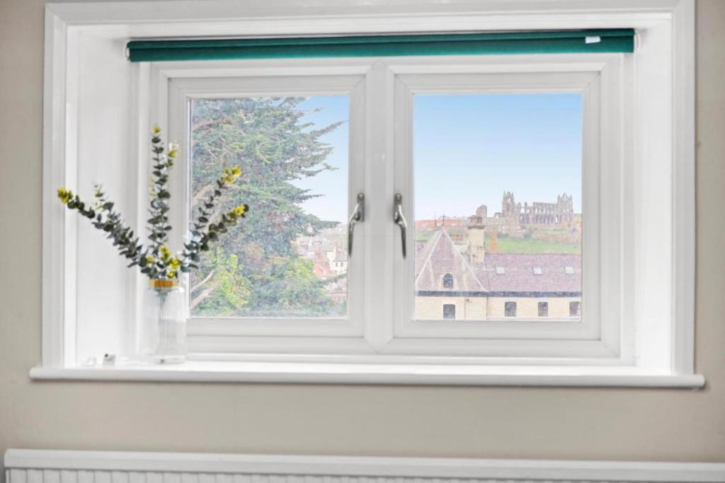 Deluxe 5 Bed In Central Whitby - Parking - Hot Tub ภายนอก รูปภาพ