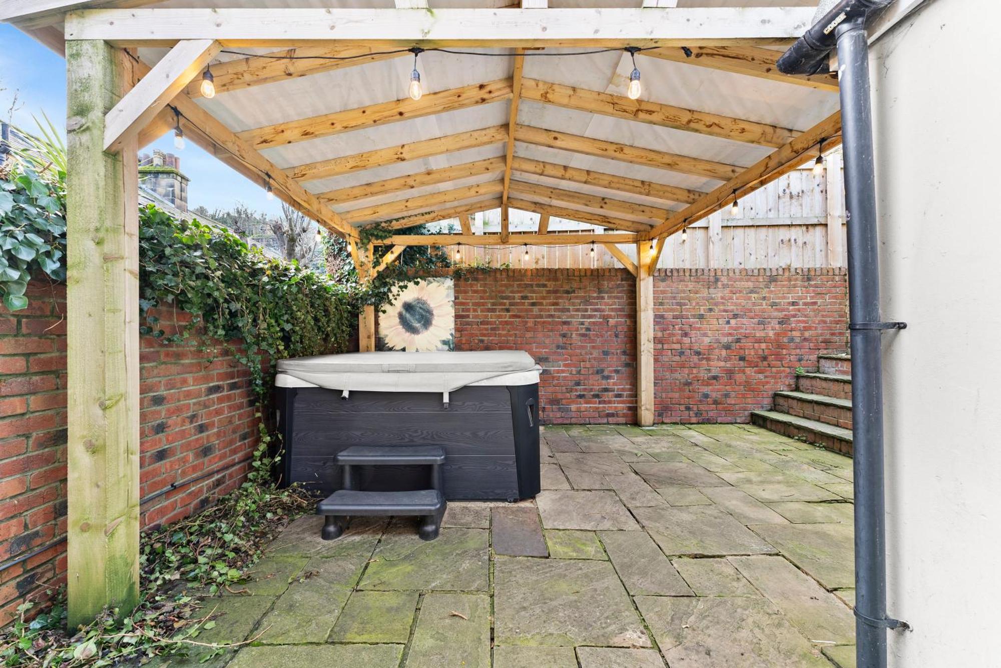 Deluxe 5 Bed In Central Whitby - Parking - Hot Tub ภายนอก รูปภาพ